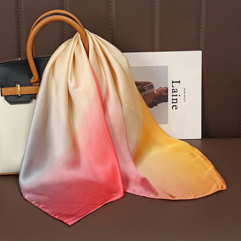 Acessório fashion e versátil em cetim macio, ideal como lenço de pescoço, echarpe, hijab, faixa de cabelo, bandana ou detalhe decorativo em bolsas. Elegância e estilo em qualquer ocasião.