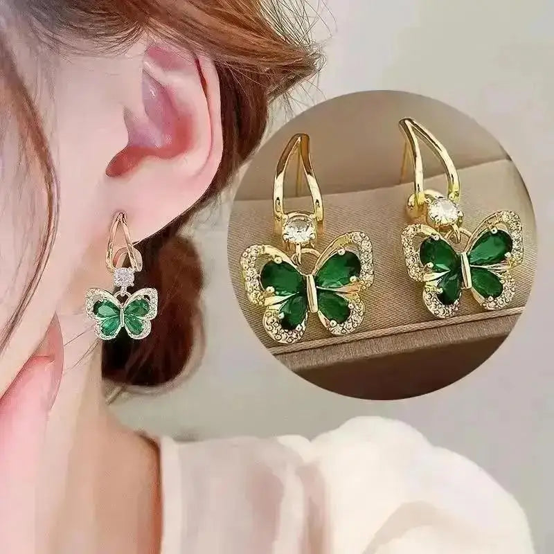 Elegantes brincos femininos com agulha em prata 925, pérolas delicadas e tassel moderno, com detalhes em zircônia. Tendência de moda coreana, perfeitos para complementar looks sofisticados e ocasiões especiais com luxo e brilho.