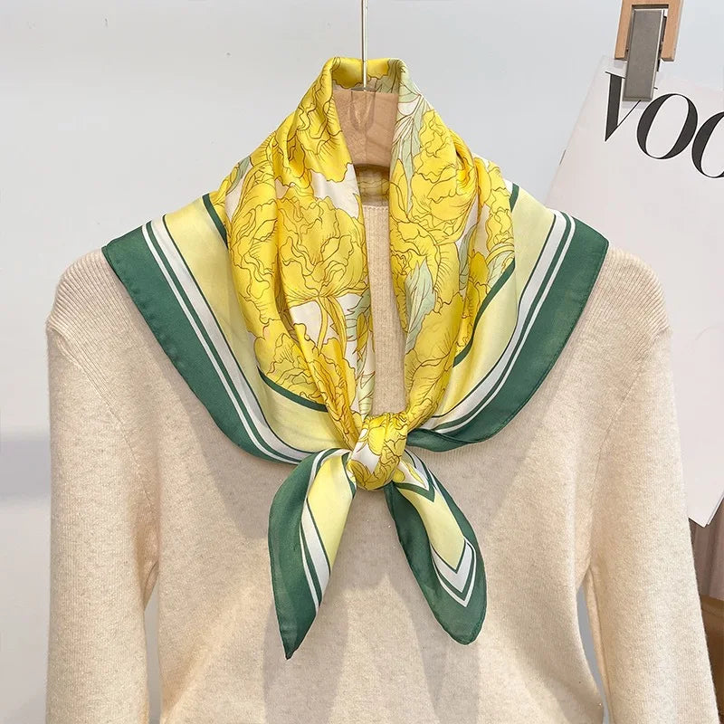 Lenço de Seda Quadrado 70x70cm – Estampa Luxuosa Feminina Lenço fashion em cetim macio, ideal para usar como faixa de cabelo, acessório de pescoço, ou detalhe em bolsas. Elegância e versatilidade em um só acessório.