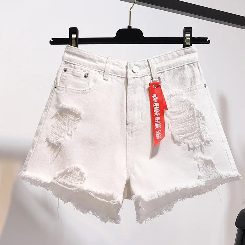Shorts jeans feminino de verão, estilo casual e streetwear  Cintura alta que valoriza a silhueta feminina