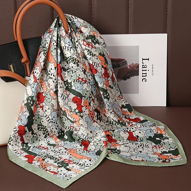 Acessório fashion e versátil em cetim macio, ideal como lenço de pescoço, echarpe, hijab, faixa de cabelo, bandana ou detalhe decorativo em bolsas. Elegância e estilo em qualquer ocasião.