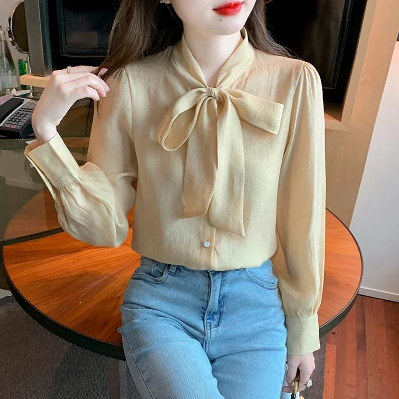 Blusa Feminina Elegante em Chiffon – Manga Longa, Estilo Retrô Coreano  Design elegante em chiffon leve, com caimento fluido  Manga longa, ideal para conforto e estilo casual-chic