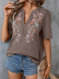Blusa Feminina de Renda Bordada com Manga Curta – Decote V – Streetwear Floral Casual – Verão 2026