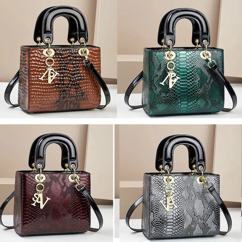Bolsa feminina elegante e moderna, perfeita para o dia a dia ou eventos especiais. Design luxuoso com opção de uso no ombro ou transversal.