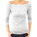Blusa feminina sofisticada, perfeita para o dia a dia ou para o trabalho. Possui gola assimétrica e detalhes em renda bordada que adicionam um toque elegante