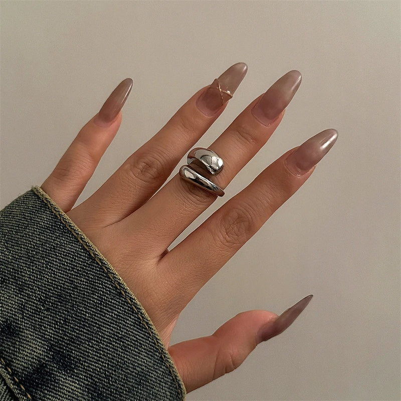 Pulseira Feminina Larga em Metal – Design Torcido Irregular, Aberta e Ajustável, Dourada ou Prateada