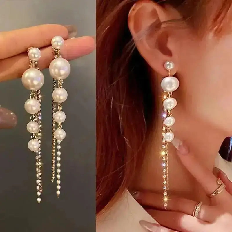 Elegantes brincos femininos com agulha em prata 925, pérolas delicadas e tassel moderno, com detalhes em zircônia. Tendência de moda coreana, perfeitos para complementar looks sofisticados e ocasiões especiais com luxo e brilho.