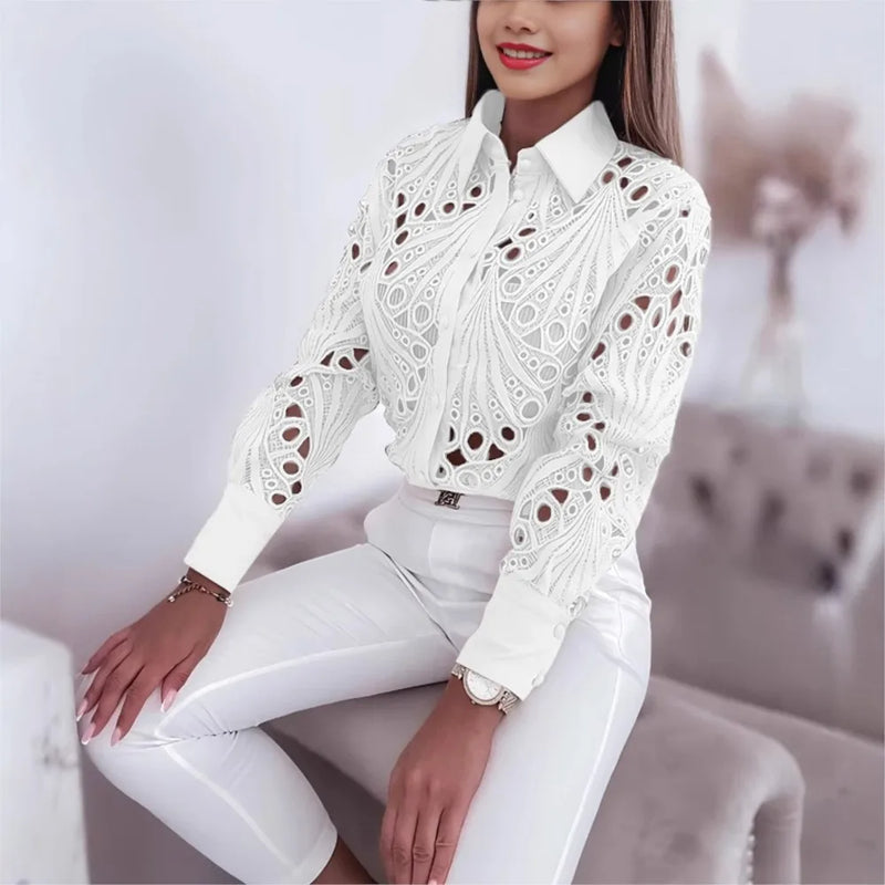 Blusa Feminina Elegante em Renda com Manga Longa – Hollow Design, 2026 Primavera/Outono  Design moderno com detalhes em renda e partes vazadas (hollow), conferindo sofisticação e estilo  Manga longa, ideal para conforto e looks elegantes