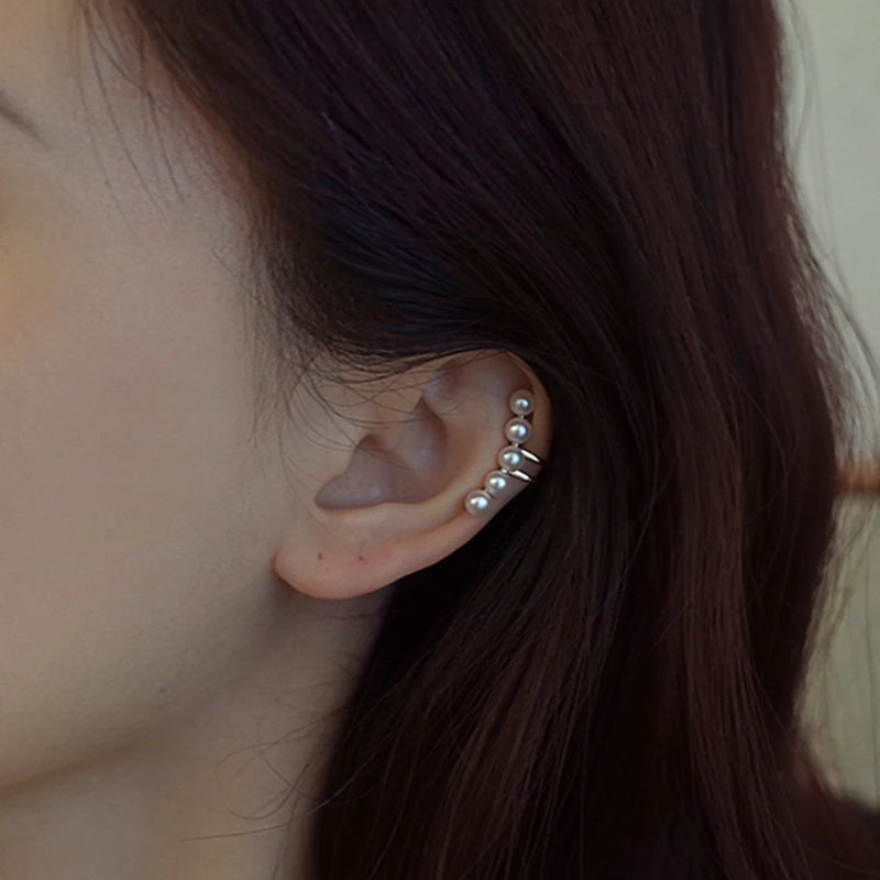 Brinco Ear Cuff Feminino com Pérola – Fake Piercing, Estilo Retro, Elegante, Irregular