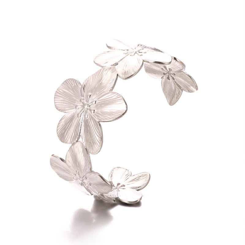 Bracelete Feminino Clássico com Padrão Relevo – Pulseira Cuff em Aço Inoxidável Dourado, Presente Elegante