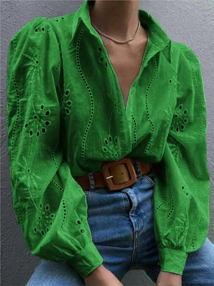 Blusa Feminina Elegante em Renda – Manga Longa, Botões, Cor Sólida, Primavera/Outono 2025  Blusa feminina elegante com detalhes em renda, perfeita para looks casuais ou de escritório  Manga longa e fechamento por botões frontais para um visual refinado