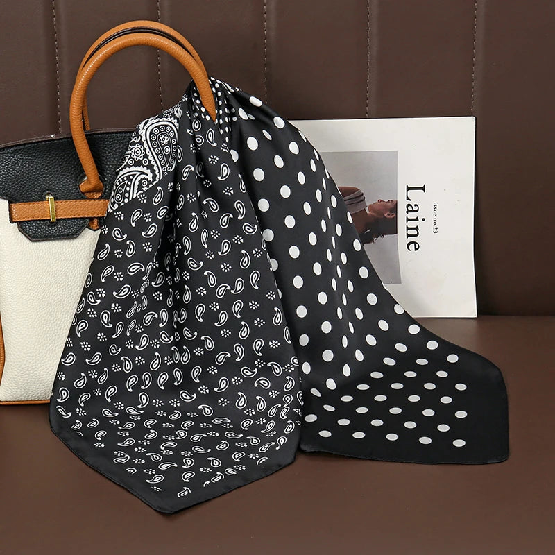 Acessório fashion e versátil em cetim macio, ideal como lenço de pescoço, echarpe, hijab, faixa de cabelo, bandana ou detalhe decorativo em bolsas. Elegância e estilo em qualquer ocasião.