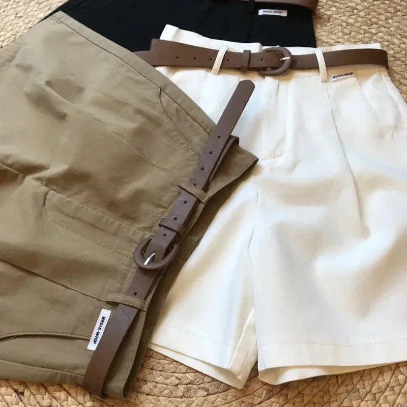 Shorts Feminino de Perna Larga – Algodão Leve, Estilo A-Linha, Verão 2026  confeccionado em algodão fino e respirável, proporcionando conforto durante todo o dia  corte clássico e solto, garantindo liberdade de movimento e elegância