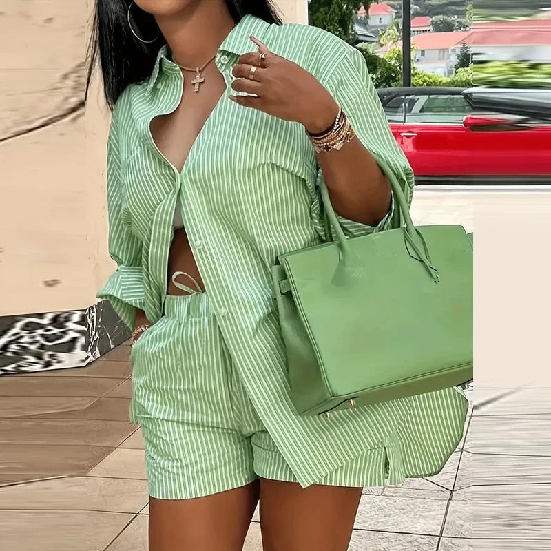 Atualize seu guarda-roupa com este conjunto feminino 2 peças elegante e versátil, perfeito para escritório, eventos casuais ou passeios de primavera.