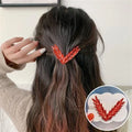 Elegantes grampos em formato V com cristais brilhantes, perfeitos para mulheres e meninas. Acessório de cabelo sofisticado que combina estilo e praticidade, ideal para uso diário ou como presente fashion.