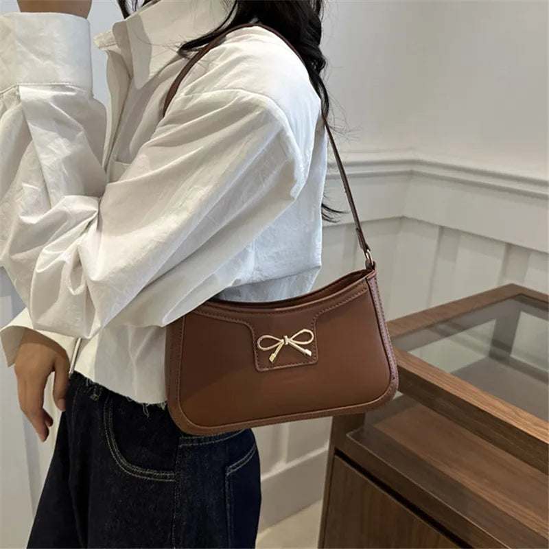 Bolsa de Ombro Estilosa com Laço de Metal – Bolsa Baguete Clássica para Uso Diário Feminino