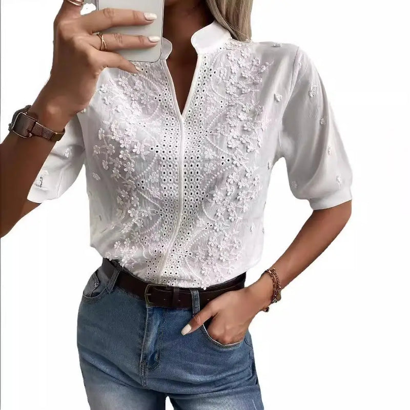 Blusa Feminina de Renda Bordada com Gola Alta – Verão 2026, Poliéster, Elegante e Fashion