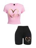 Conjunto Feminino de Verão – 2 Peças: T-Shirt Slim + Shorts, Estampa de Corações, Cropped Fashion, Roupas Macias e Altamente Elásticas