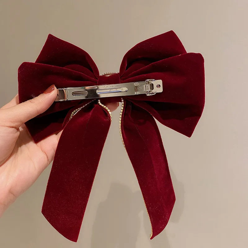 Presilha de Cabelo Feminina em Veludo com Laço, Pérolas e Strass – Estilo Coreano Fashion