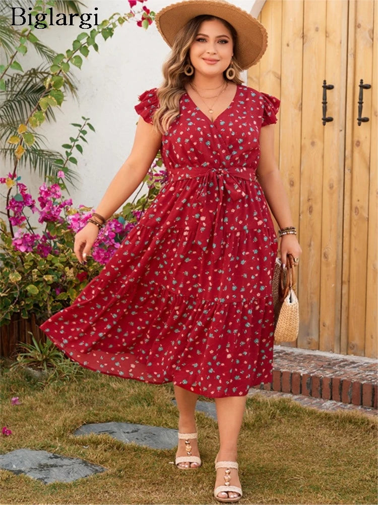 Vestido midi feminino, solto e confortável, com decote em V e sem mangas. Apresenta estampa floral delicada, babados e pregas que adicionam charme e movimento. Ideal para looks casuais de verão