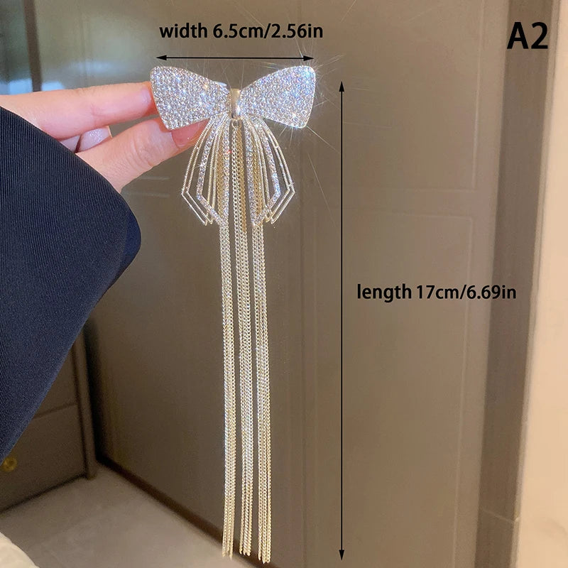 Grampo de Cabelo Feminino 2026 – Laço com Tassel e Strass