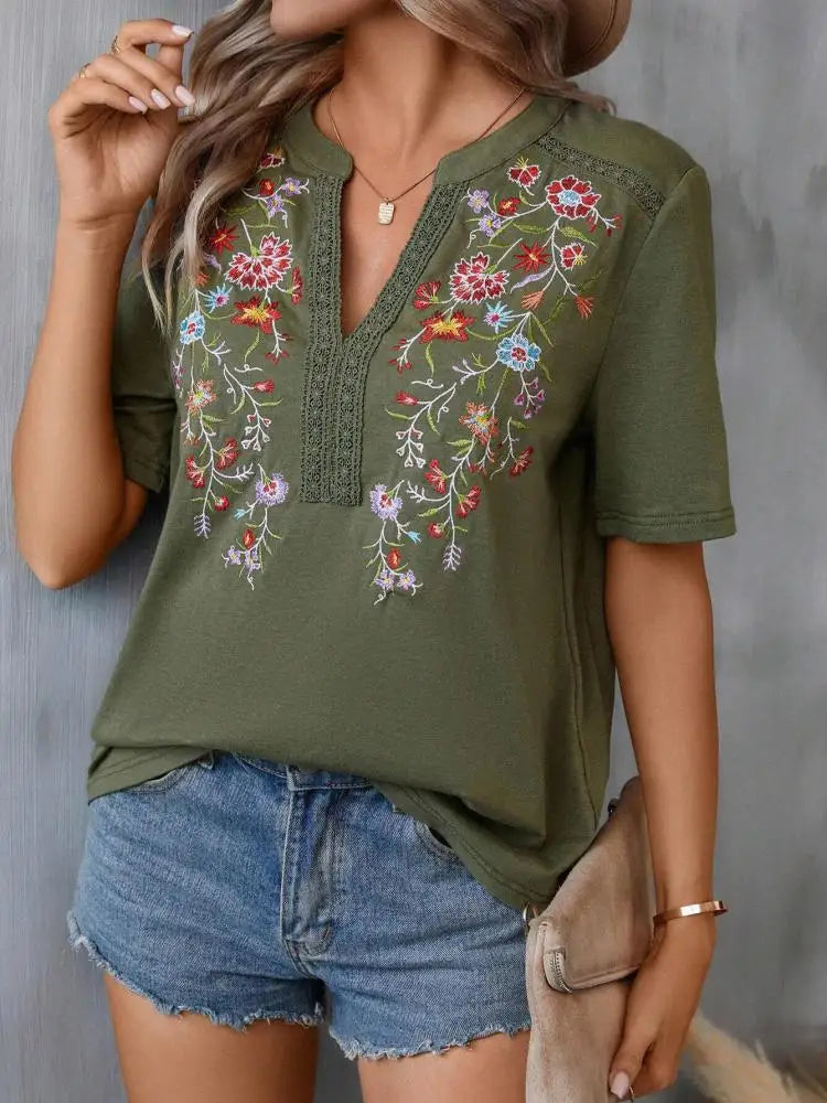 Blusa Feminina de Renda Bordada com Manga Curta – Decote V – Streetwear Floral Casual – Verão 2026
