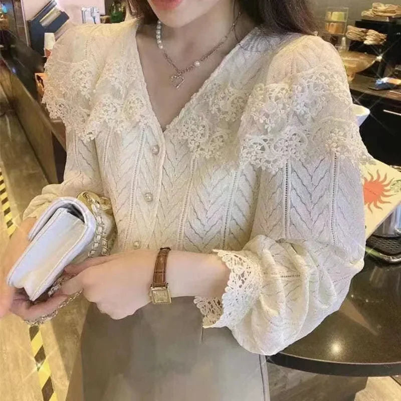 Blusa Feminina de Chiffon Estilo Francês Retrô – Floral, Renda e Manga Longa 2024  Estilo francês retrô, elegante e sofisticado  Tecido leve em chiffon com toque suave