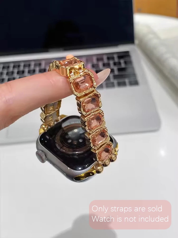 Feita em metal de alta qualidade com detalhes em strass e elasticidade ajustável, proporcionando conforto e estilo. Ideal para transformar seu smartwatch em um acessório sofisticado para uso diário ou eventos especiais.