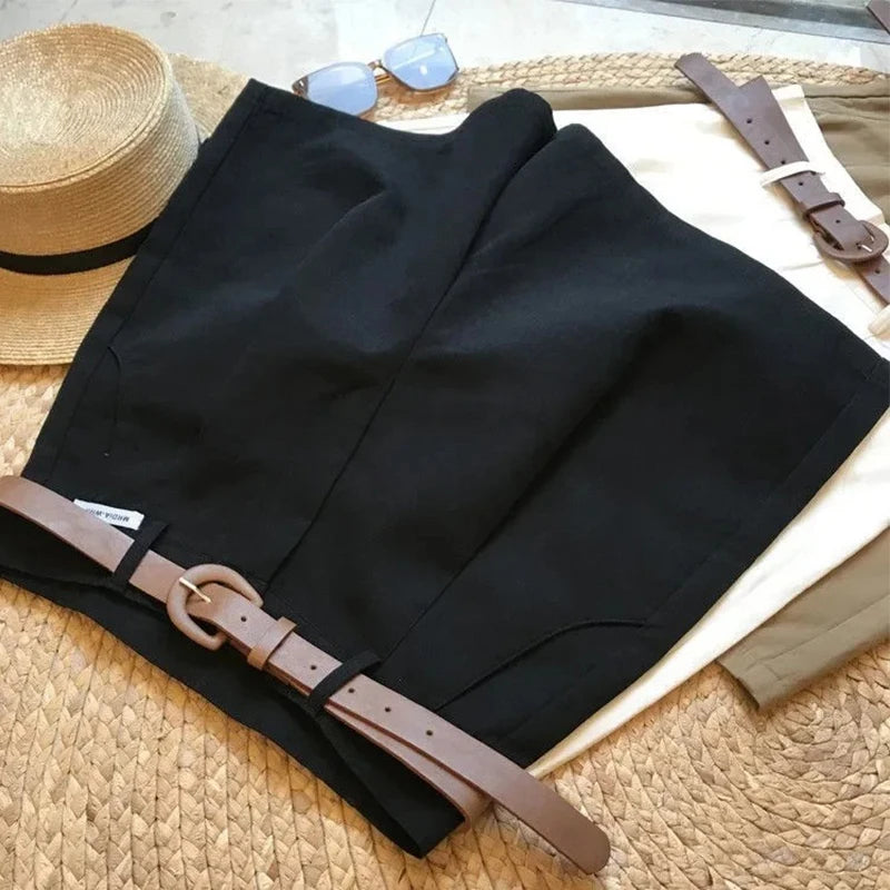Shorts Feminino de Perna Larga – Algodão Leve, Estilo A-Linha, Verão 2026  confeccionado em algodão fino e respirável, proporcionando conforto durante todo o dia  corte clássico e solto, garantindo liberdade de movimento e elegância