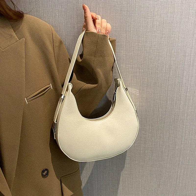 Bolsa feminina elegante em PU de alta qualidade, perfeita como hobo bag, Ideal para viagens, passeios e uso diário, unindo estilo e praticidade.