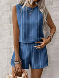 Arrase neste verão com este conjunto feminino casual 2 peças. Composto por top regata com decote O e shorts de cintura alta com estampa listrada, ele oferece conforto, leveza e estilo moderno