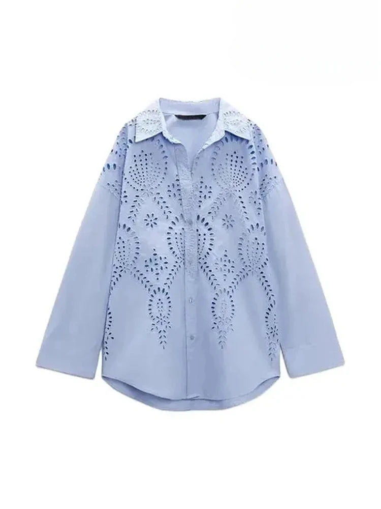 Blusa Feminina de Verão com Bordado Vazado e Gola Lapela – Manga Longa, Botões Frontais