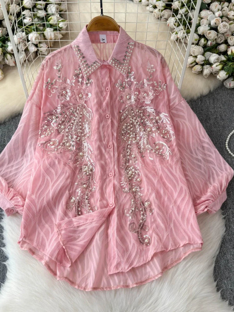 Brilhe em qualquer ocasião com esta blusa feminina elegante de primavera. Confeccionada com bordado de paetês delicado