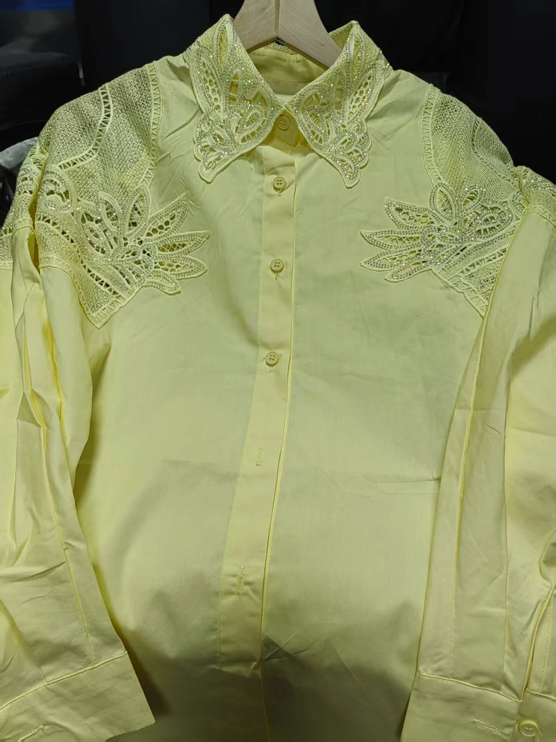 Blusa Feminina em Algodão com Bordado de Paetês manga longa, perfeita para conforto e proteção leve