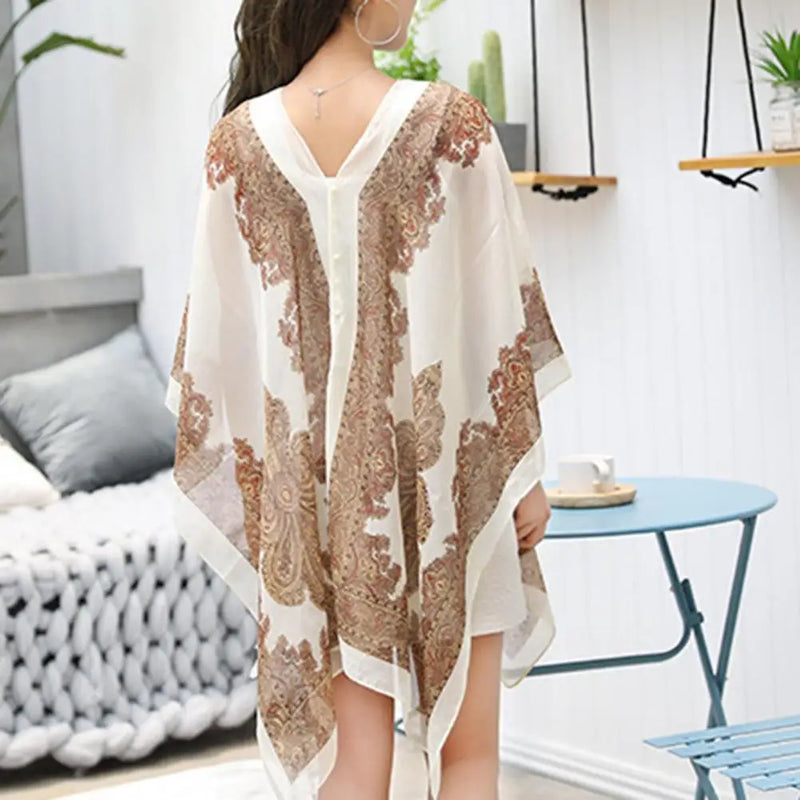 Lenço/chal feminino elegante, estampado com design de caju e detalhes em contas, perfeito como saída de praia ou cobertura leve para viagens