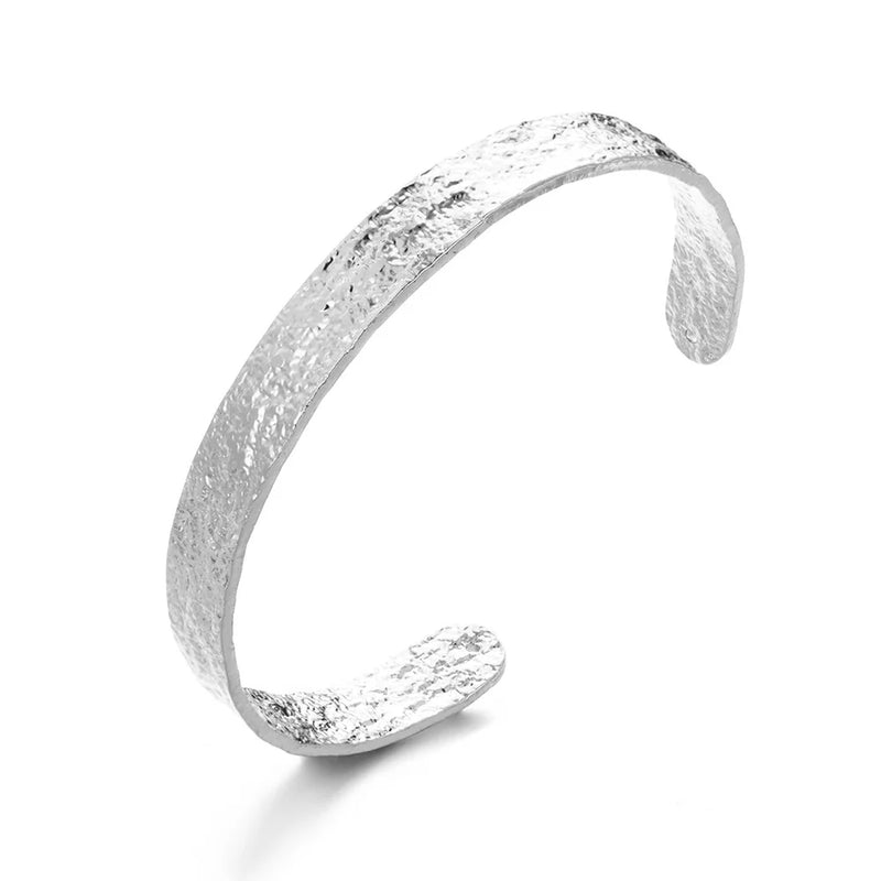 Bracelete Feminino Clássico com Padrão Relevo – Pulseira Cuff em Aço Inoxidável Dourado, Presente Elegante