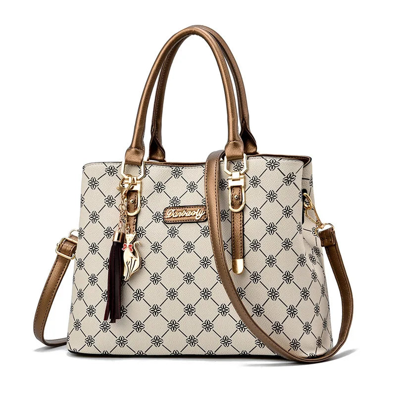 Bolsa feminina elegante e versátil, perfeita para o dia a dia, trabalho ou passeios. Design moderno de um ombro, estilo underarm, combinando luxo e praticidade.