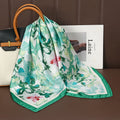 Acessório fashion e versátil em cetim macio, ideal como lenço de pescoço, echarpe, hijab, faixa de cabelo, bandana ou detalhe decorativo em bolsas. Elegância e estilo em qualquer ocasião.
