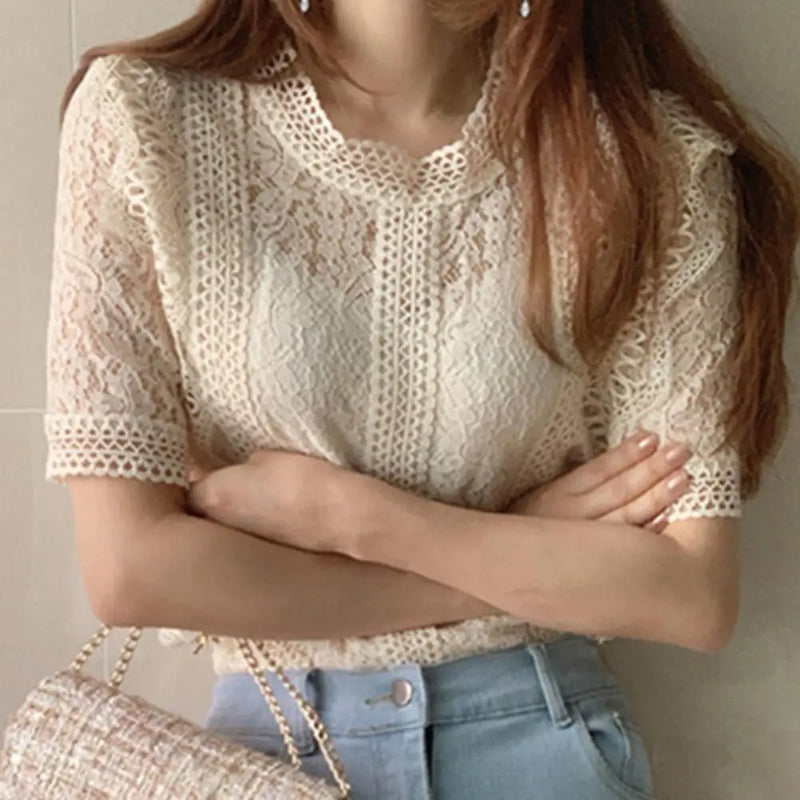 Modelo slim chic com ajuste solto (loose fit), perfeito para conforto e estilo  Manga curta, ideal para os dias quentes de verão