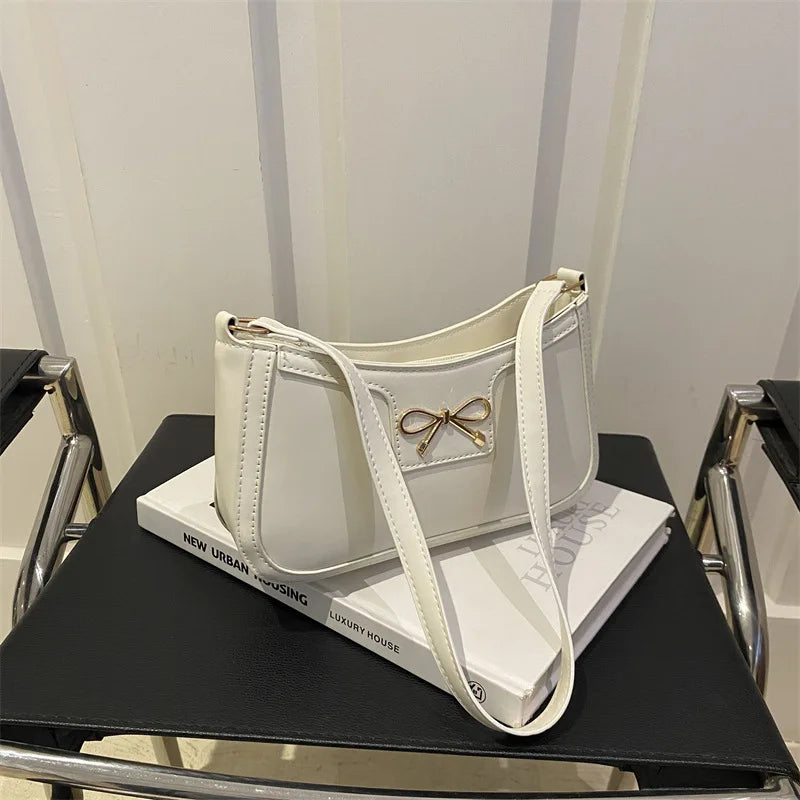 Bolsa de Ombro Estilosa com Laço de Metal – Bolsa Baguete Clássica para Uso Diário Feminino