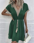 Vestido Feminino – Fashion e Elegante, Primavera e Verão 2025, Manga Curta, Renda, Decote em V, Cintura Marcada, Comprimento Médio.