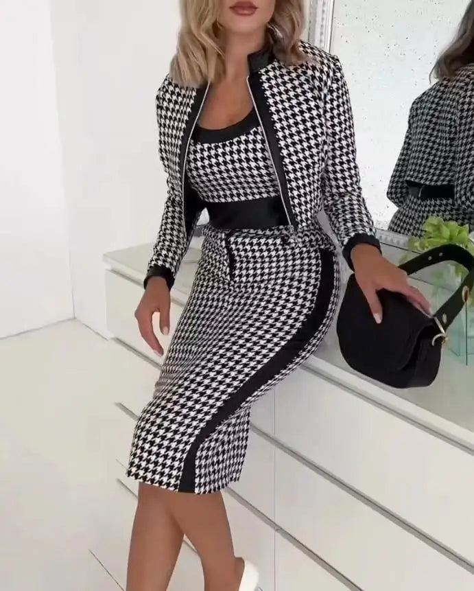 Conjunto elegante composto por top de alças e saia com estampa clássica houndstooth, perfeito para um look sofisticado de escritório ou eventos formais no outono e inverno.