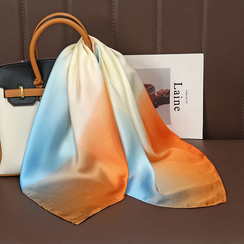 Acessório fashion e versátil em cetim macio, ideal como lenço de pescoço, echarpe, hijab, faixa de cabelo, bandana ou detalhe decorativo em bolsas. Elegância e estilo em qualquer ocasião.