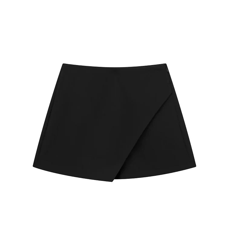 Shorts feminino estilo saia (skort) ideal para looks casuais, fashion e office lady  Disponível em cores clássicas: branco, bege, preto e cáqui  Confeccionado para proporcionar conforto e elegância durante o dia a dia