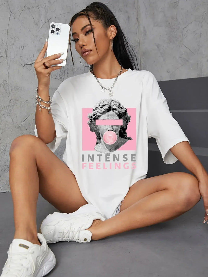 Camiseta feminina estilo streetwear, oversized e confortável