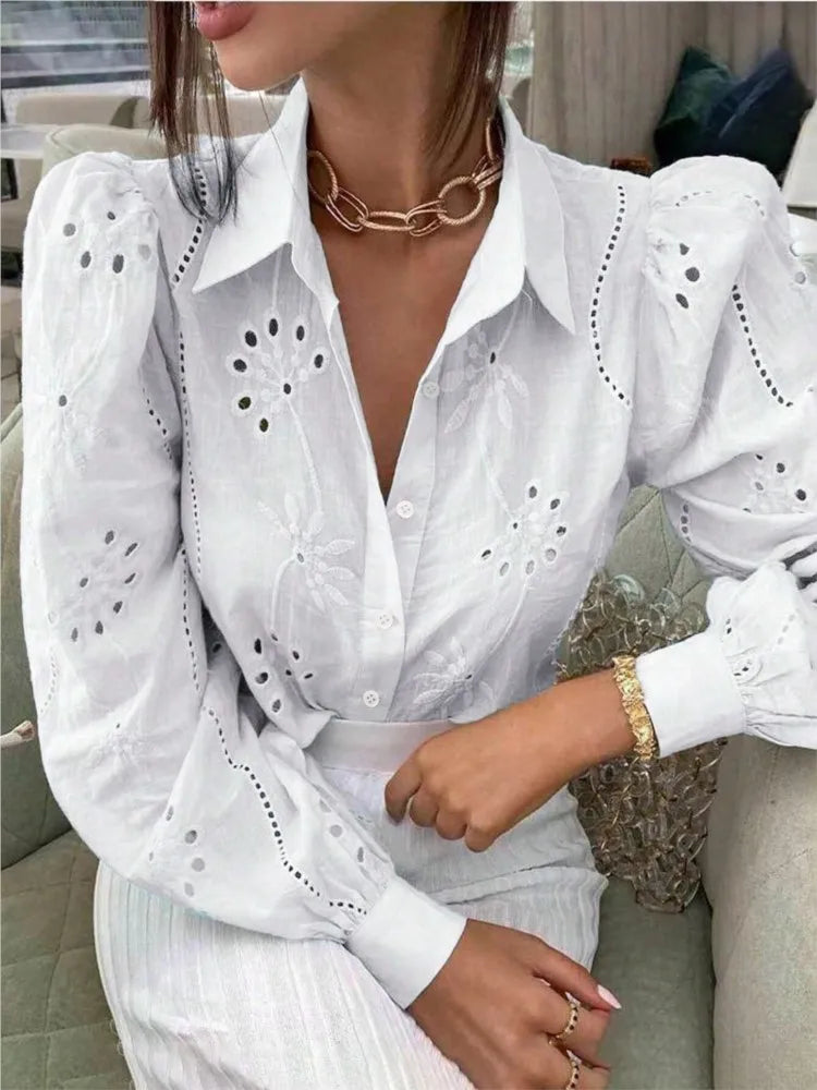 Blusa Feminina Elegante em Renda – Manga Longa, Botões, Cor Sólida, Primavera/Outono 2025  Blusa feminina elegante com detalhes em renda, perfeita para looks casuais ou de escritório  Manga longa e fechamento por botões frontais para um visual refinado