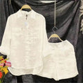 Conjunto feminino confortável e elegante para casa ou passeios, composto por camisa de manga longa e shorts. Feito em algodão e linho leve, ideal para o verão 2024. Perfeito para estilo casual, lazer e conforto diário.