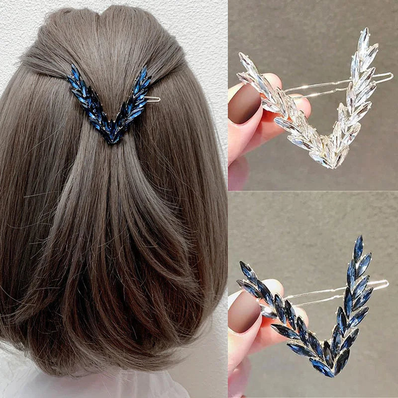 Elegantes grampos em formato V com cristais brilhantes, perfeitos para mulheres e meninas. Acessório de cabelo sofisticado que combina estilo e praticidade, ideal para uso diário ou como presente fashion.
