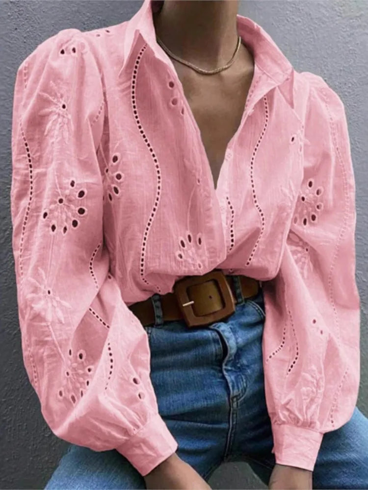 Blusa Feminina Elegante em Renda – Manga Longa, Botões, Cor Sólida, Primavera/Outono 2025  Blusa feminina elegante com detalhes em renda, perfeita para looks casuais ou de escritório  Manga longa e fechamento por botões frontais para um visual refinado