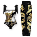 Biquíni feminino inspirado no estilo retro, perfeito para arrasar na piscina ou na praia. Disponível em versão maiô ou conjunto de 2 peças, com estampa posicionada e amarração ajustável na cintura que valoriza a silhueta